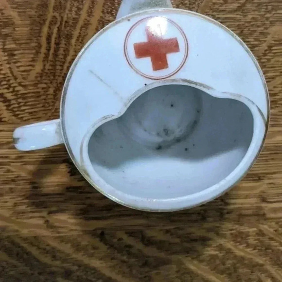 Red  Cross Invalid Feeding Cup - Picture 5 of 6